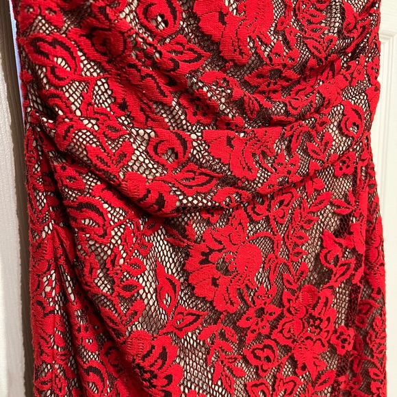 KAY UNGER RED FLORAL LACE ILLUSION RUCHED COCKTAIL DRESS - Picture 5 of 13